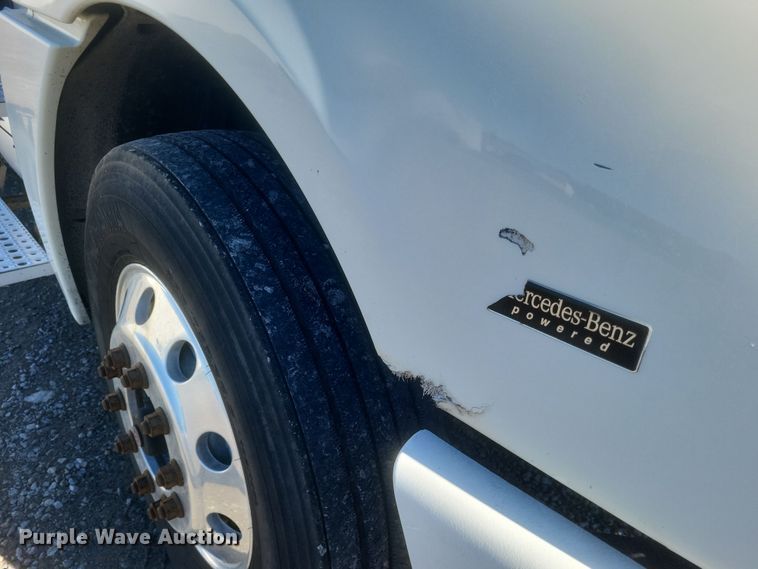 image for item DQ3759 2010 Freighliner Columbia semi truck