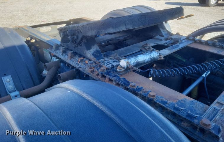 image for item DQ3759 2010 Freighliner Columbia semi truck