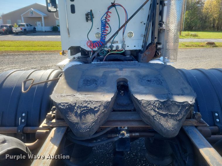 image for item DQ3759 2010 Freighliner Columbia semi truck