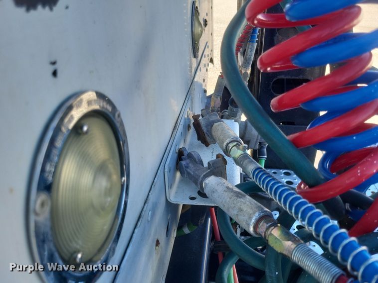 image for item DQ3759 2010 Freighliner Columbia semi truck