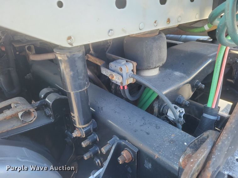 image for item DQ3759 2010 Freighliner Columbia semi truck