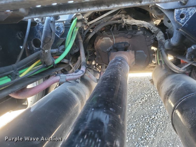 image for item DQ3759 2010 Freighliner Columbia semi truck