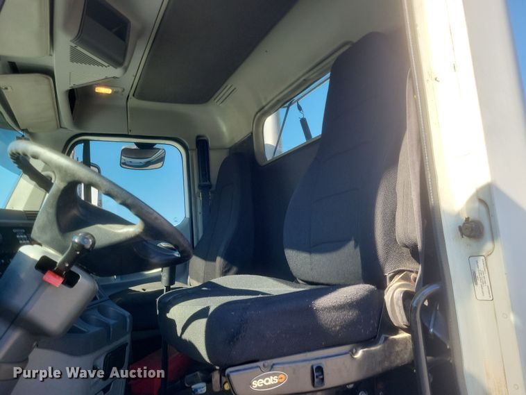 image for item DQ3759 2010 Freighliner Columbia semi truck