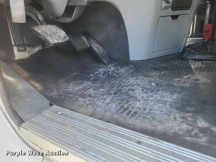 image for item DQ3759 2010 Freighliner Columbia semi truck