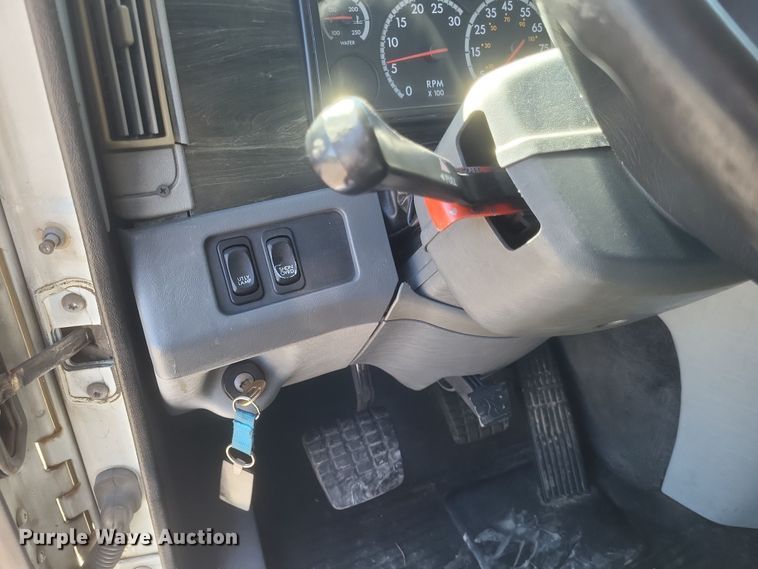 image for item DQ3759 2010 Freighliner Columbia semi truck