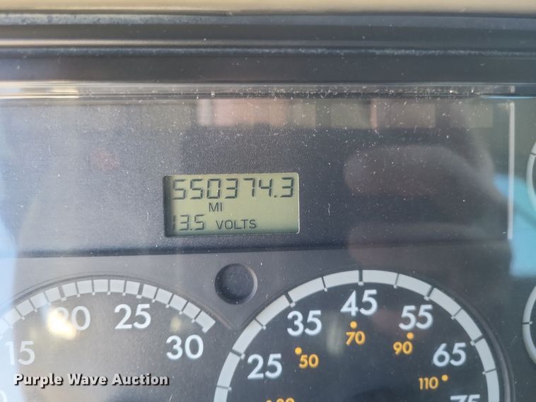 image for item DQ3759 2010 Freighliner Columbia semi truck