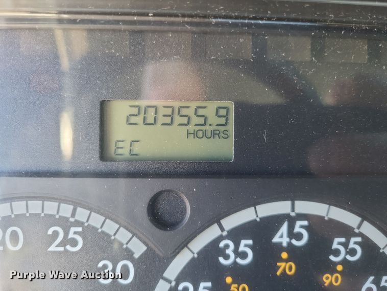 image for item DQ3759 2010 Freighliner Columbia semi truck