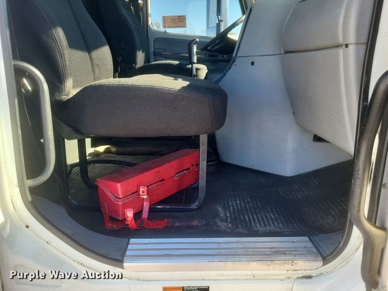 image for item DQ3759 2010 Freighliner Columbia semi truck