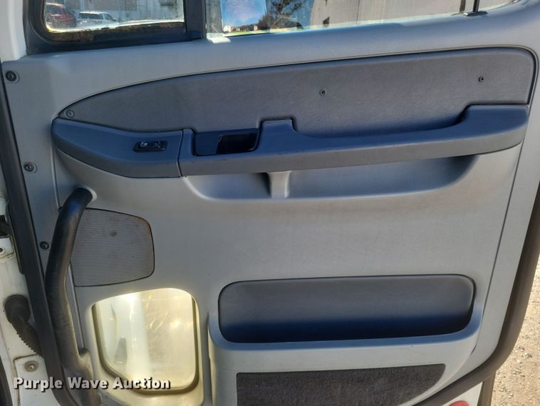 image for item DQ3759 2010 Freighliner Columbia semi truck