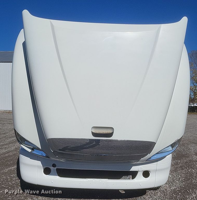 image for item DQ3759 2010 Freighliner Columbia semi truck