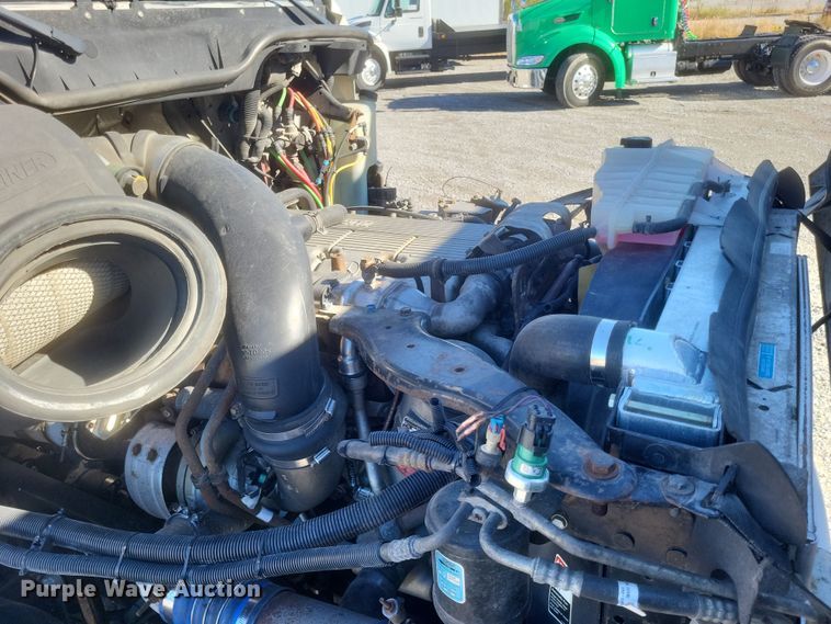 image for item DQ3759 2010 Freighliner Columbia semi truck