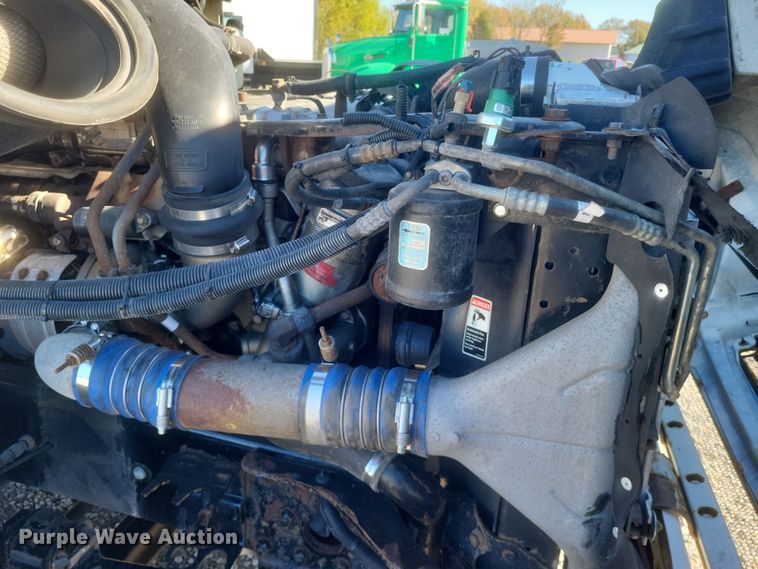 image for item DQ3759 2010 Freighliner Columbia semi truck