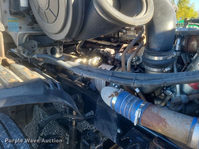 image for item DQ3759 2010 Freighliner Columbia semi truck