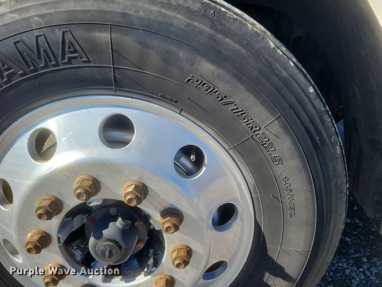 image for item DQ3759 2010 Freighliner Columbia semi truck