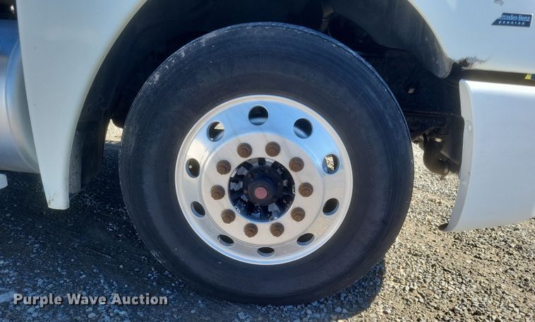 image for item DQ3759 2010 Freighliner Columbia semi truck