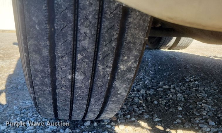 image for item DQ3759 2010 Freighliner Columbia semi truck