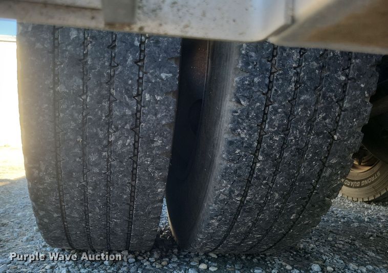 image for item DQ3759 2010 Freighliner Columbia semi truck