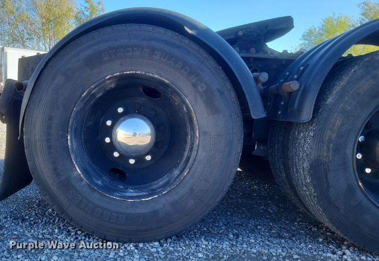 image for item DQ3759 2010 Freighliner Columbia semi truck