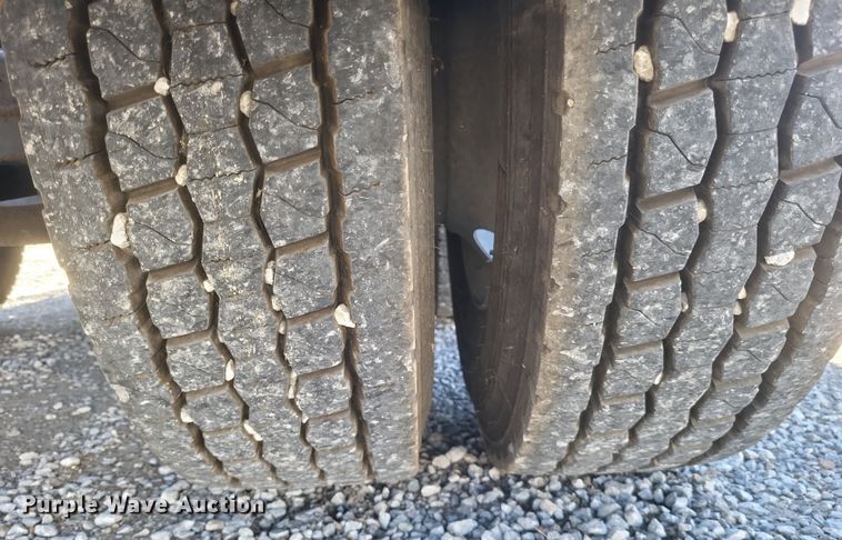 image for item DQ3759 2010 Freighliner Columbia semi truck