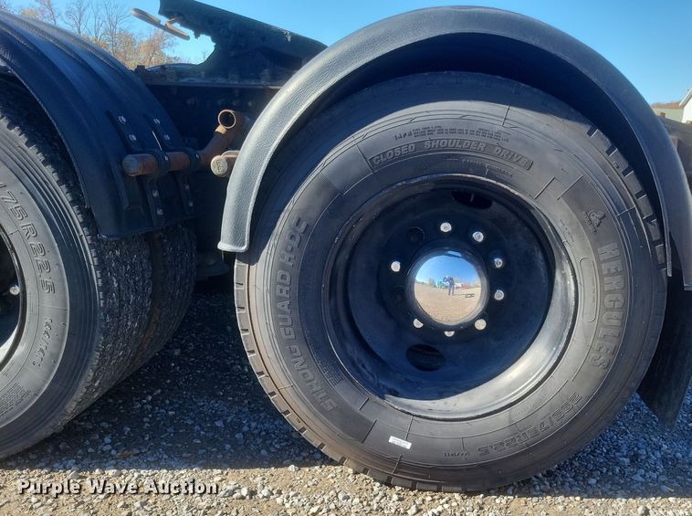 image for item DQ3759 2010 Freighliner Columbia semi truck