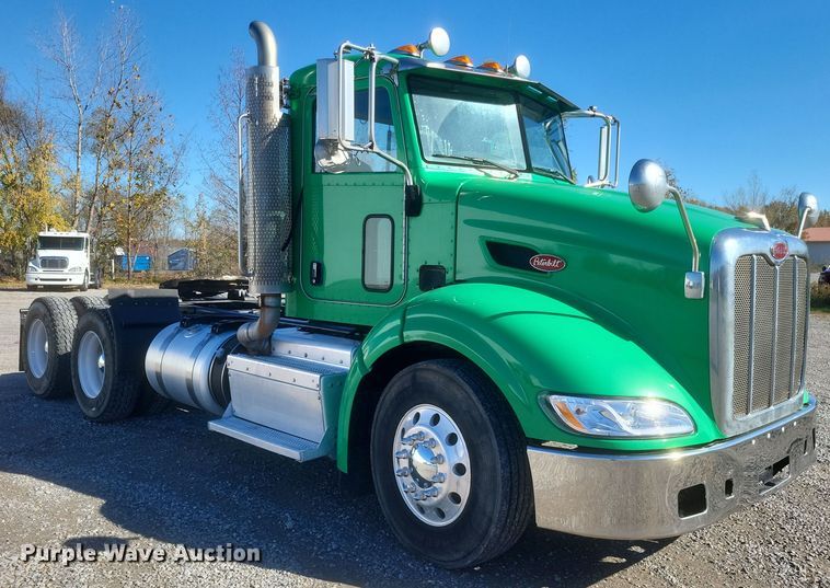 image for item DQ3760 2013 Peterbilt 384 semi truck