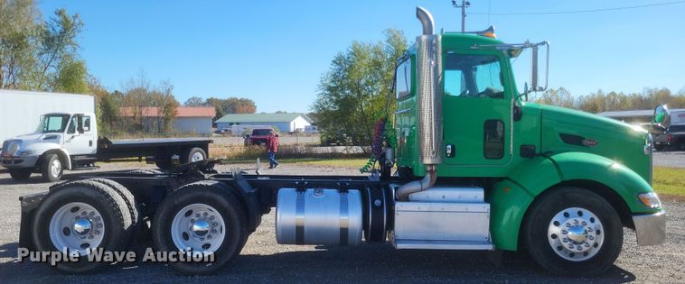 image for item DQ3760 2013 Peterbilt 384 semi truck