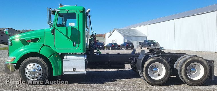 image for item DQ3760 2013 Peterbilt 384 semi truck