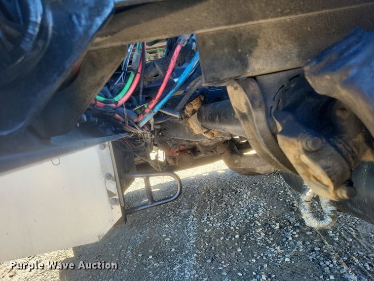 image for item DQ3760 2013 Peterbilt 384 semi truck