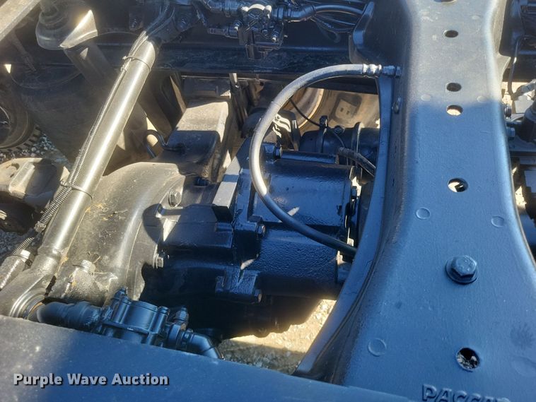 image for item DQ3760 2013 Peterbilt 384 semi truck