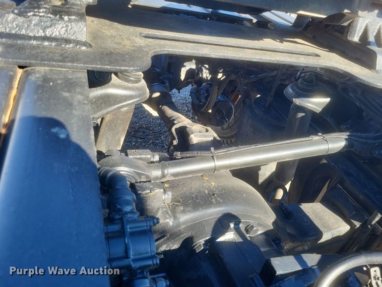 image for item DQ3760 2013 Peterbilt 384 semi truck