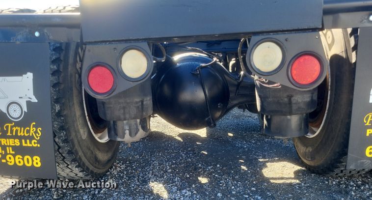 image for item DQ3760 2013 Peterbilt 384 semi truck