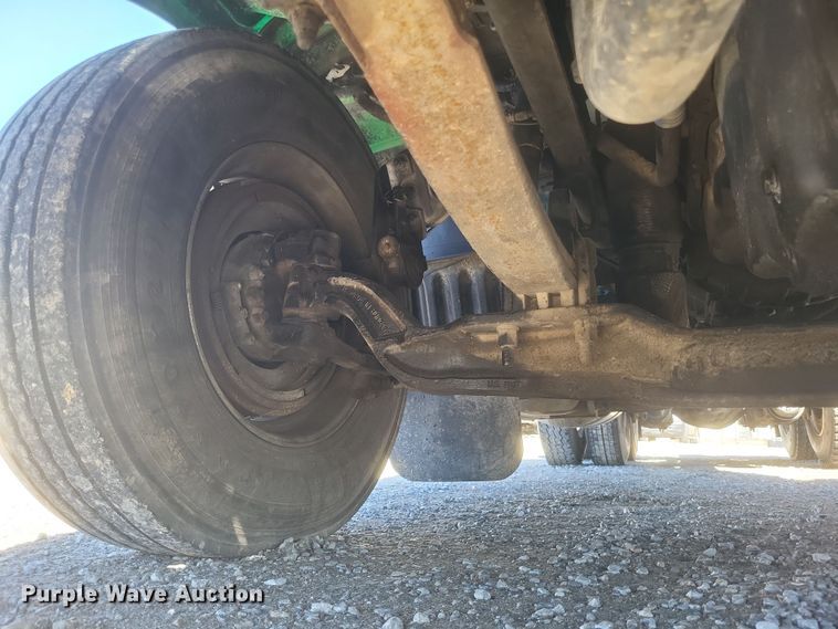 image for item DQ3760 2013 Peterbilt 384 semi truck