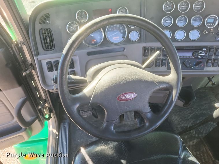 image for item DQ3760 2013 Peterbilt 384 semi truck