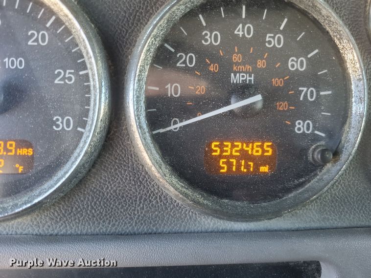 image for item DQ3760 2013 Peterbilt 384 semi truck