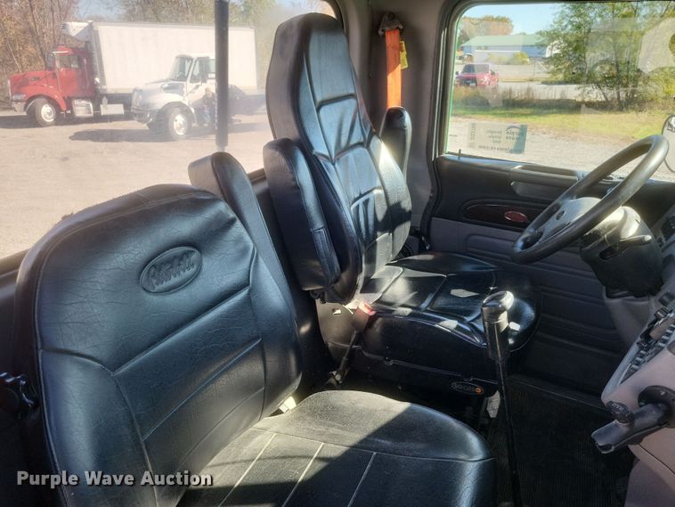 image for item DQ3760 2013 Peterbilt 384 semi truck