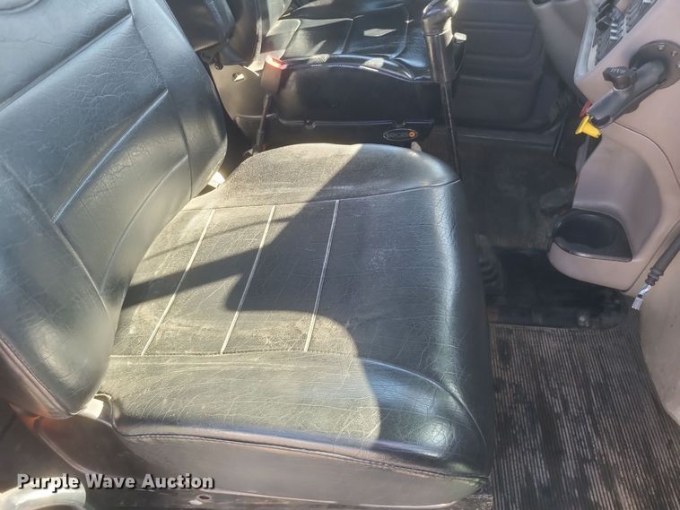 image for item DQ3760 2013 Peterbilt 384 semi truck