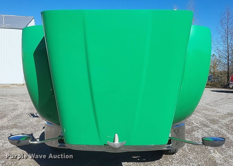 image for item DQ3760 2013 Peterbilt 384 semi truck