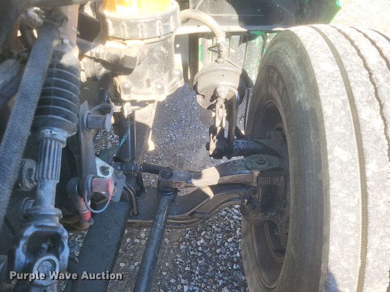 image for item DQ3760 2013 Peterbilt 384 semi truck