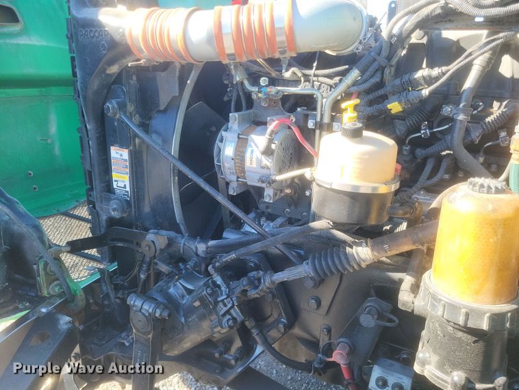 image for item DQ3760 2013 Peterbilt 384 semi truck