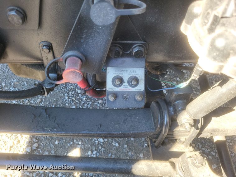 image for item DQ3760 2013 Peterbilt 384 semi truck