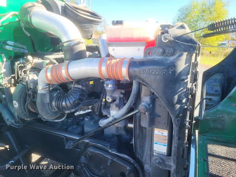 image for item DQ3760 2013 Peterbilt 384 semi truck