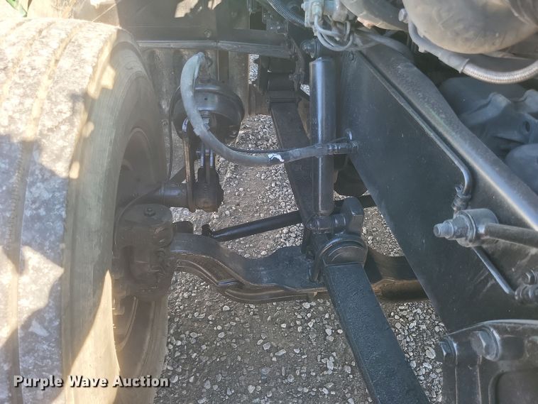 image for item DQ3760 2013 Peterbilt 384 semi truck