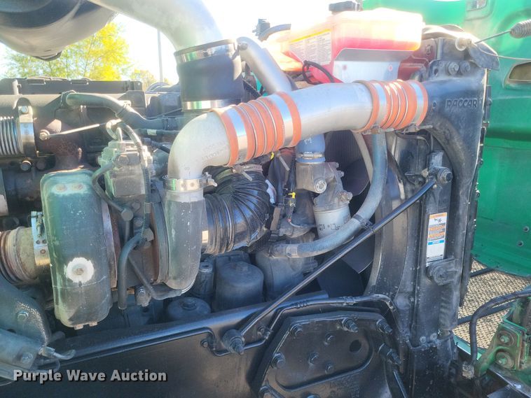 image for item DQ3760 2013 Peterbilt 384 semi truck