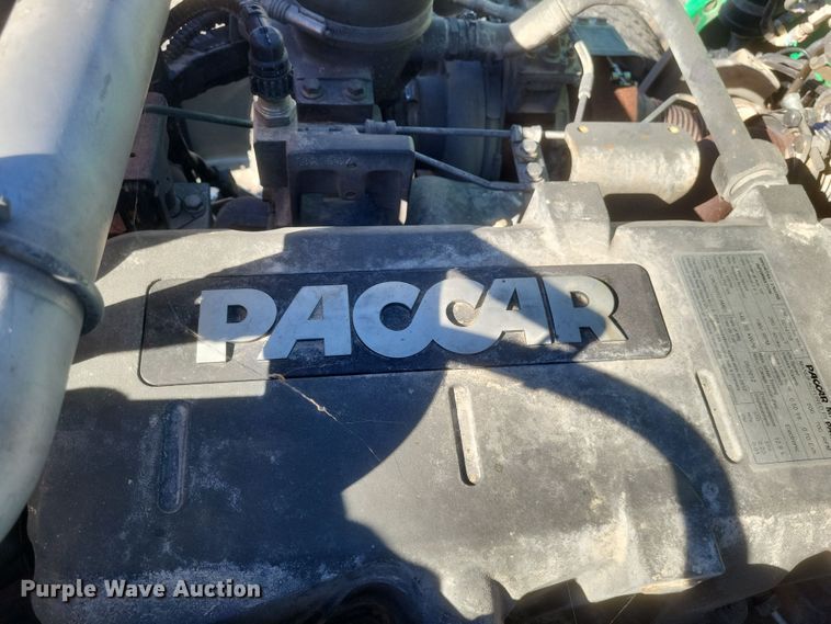 image for item DQ3760 2013 Peterbilt 384 semi truck