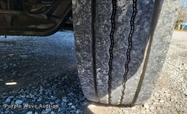 image for item DQ3760 2013 Peterbilt 384 semi truck