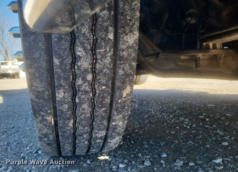 image for item DQ3760 2013 Peterbilt 384 semi truck