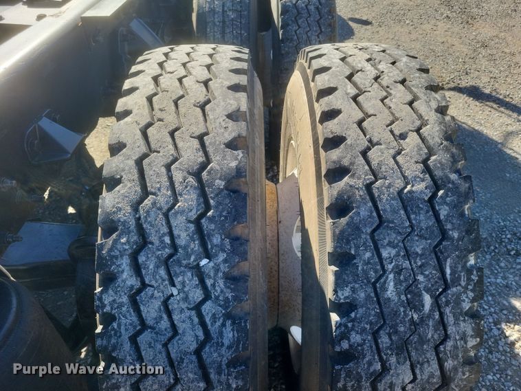 image for item DQ3760 2013 Peterbilt 384 semi truck