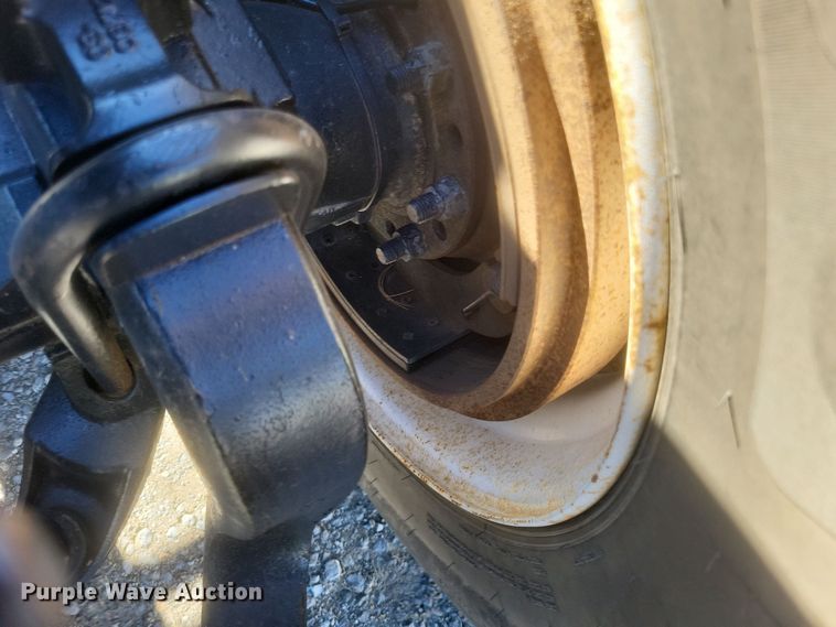 image for item DQ3760 2013 Peterbilt 384 semi truck