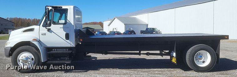 image for item DQ3761 2005 International 4300 flatbed truck