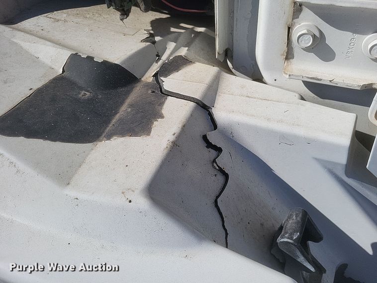 image for item DQ3761 2005 International 4300 flatbed truck